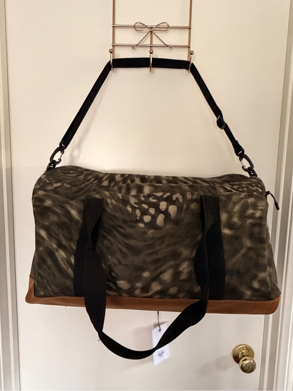 Herschel Heritage Duffle Bag – Forest Leopard Rubber Camo 40L Weekend Travel Bag - Picture 4 of 5